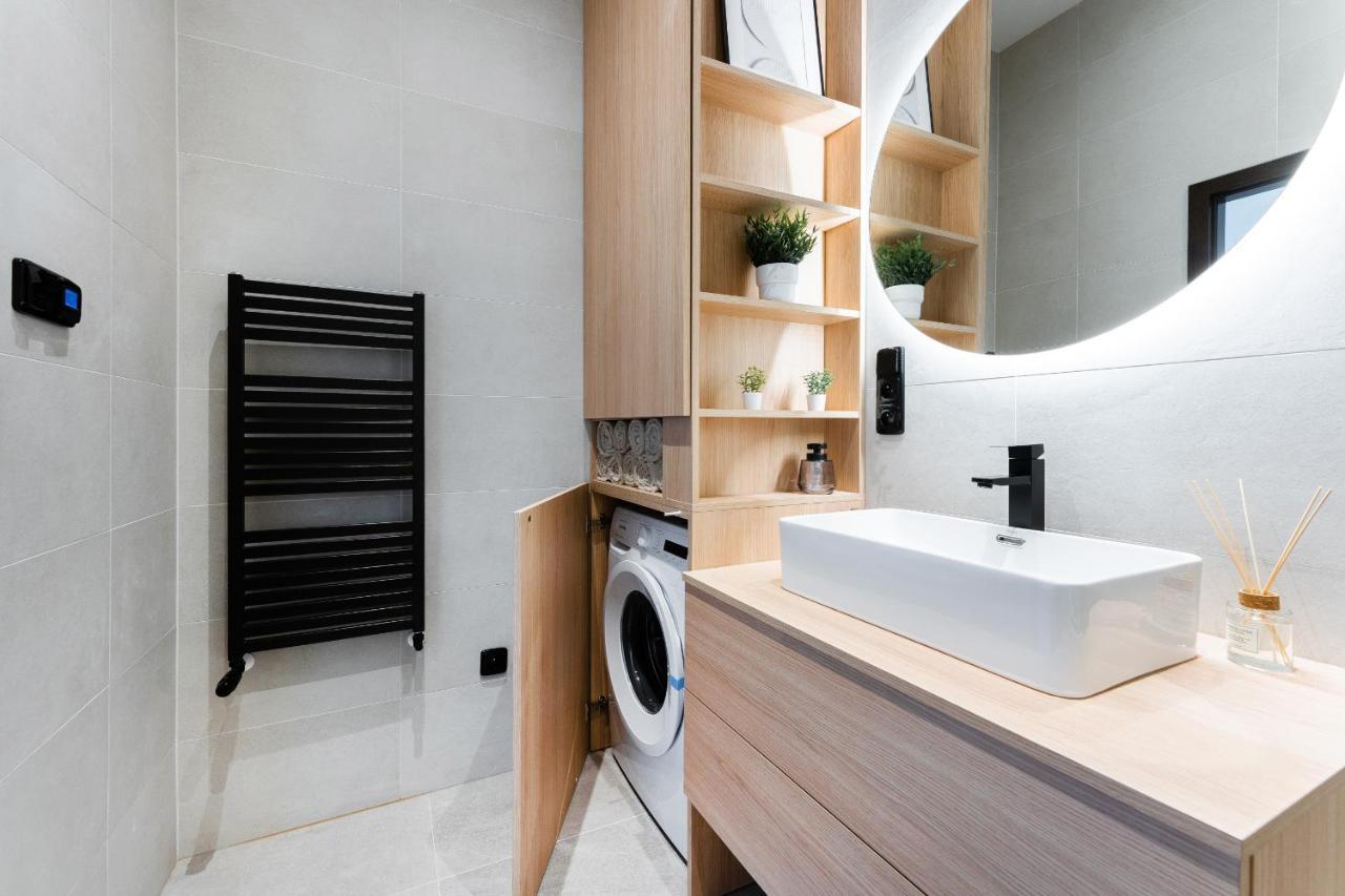 Spacious Near Center Praga