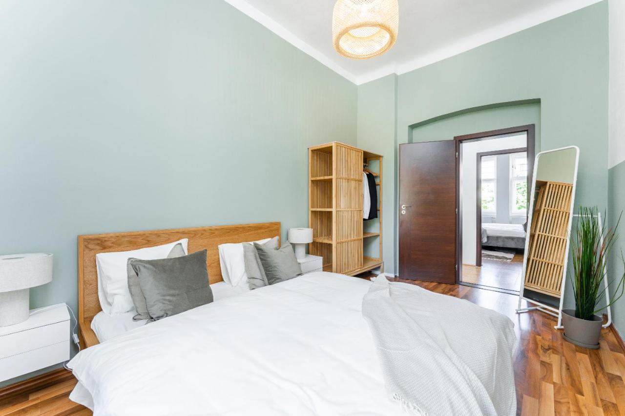 Spacious Near Center Apartament Praga