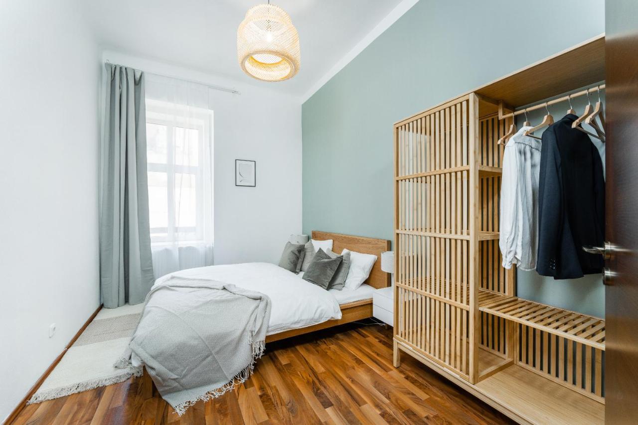 Apartament Spacious Near Center Praga